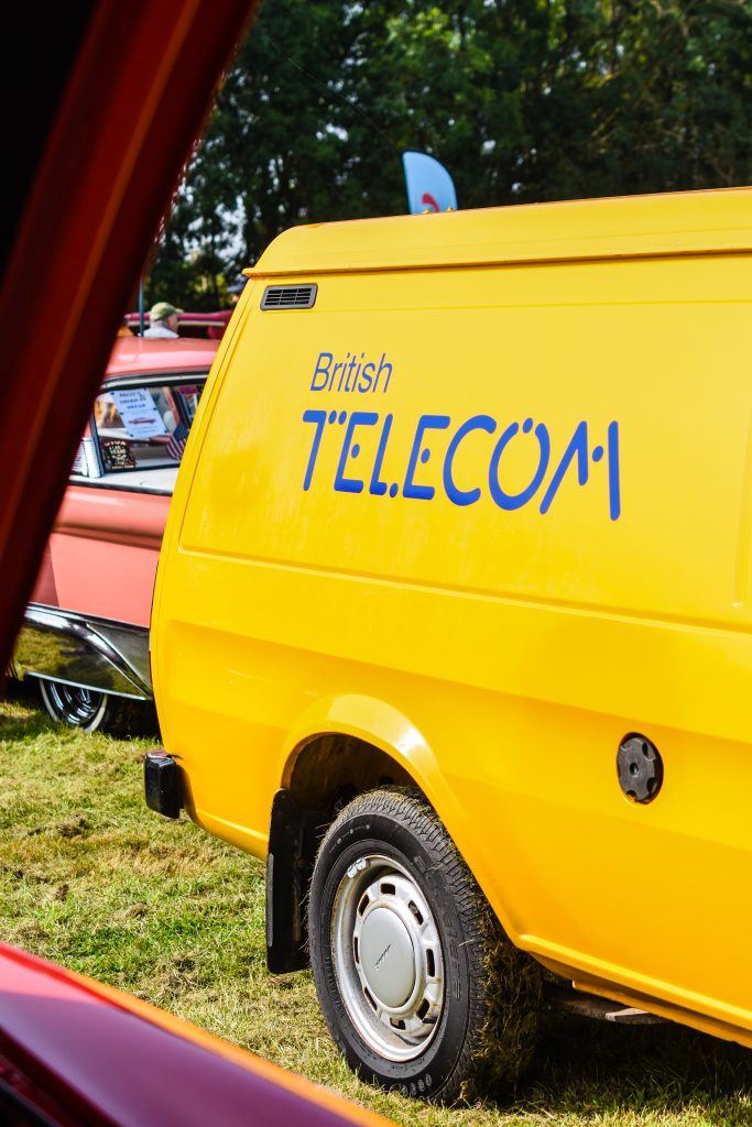 Logo British Telecom, firmy w której sztuczna inteligencja zwolni 40 000 pracowników